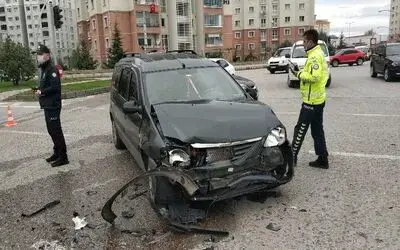 Samsun’da kavşakta iki araç çarpıştı: 1 yaralı
