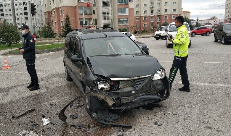 Samsun’da kavşakta iki araç çarpıştı: 1 yaralı
 - Samsun’da kavşakta iki aracın çarpışması sonucu meydana gelen trafik kasında 1 kişi yaralandı.