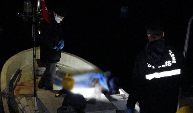 Samsun'da Balık tutmak içindenize açıldığı kayıkta öldü - Samsun’da bir kişi arkadaşı ile birlikte balık tutmak için denize açıldığı kayıkta hayatını kaybetti.