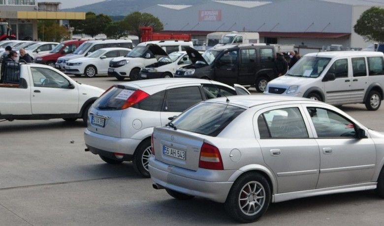 Samsun’da ikinci el piyasası durgun
 - Samsun’da ikinci el araç satışları kış aylarının gelmesine bağlı olarak azalma yaşadı. Her hafta yoğun ilgi gören İkinci El Oto Pazarı bu kez durgunluğuyla dikkati çekti. Satış yapamayan ikinci el araç satıcıları araçlarını kendi aralarında takas etti.