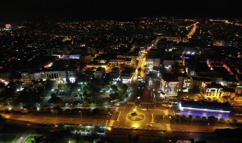 Samsun sokakları sessizliğe büründü
 - Korona virüsü tedbirleri kapsamında saat 20.00 itibarıyla kısıtlamanın başlamasının ardından Samsun’da sokaklar ıssız kaldı.