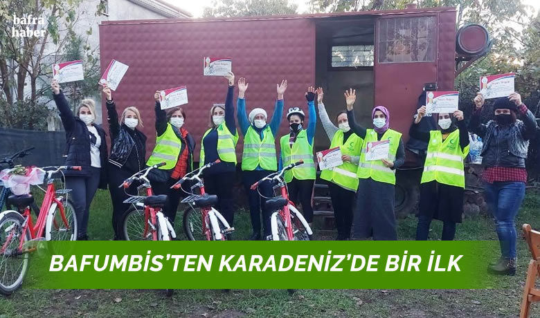 BAFUMBİS Karadeniz’de bir ilk başardı - Samsun Bafra Umut Derneği Bisikletliler Grubu’nca (BAFUMBİS) düzenlenen bisiklet denge ve sürüş eğitimini başarıyla tamamlayan 12 kadına belgeleri verildi.