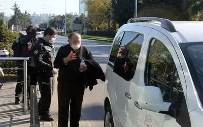 Korona riskli vatandaş tramvaya binerken yakalandı
