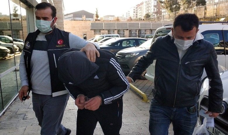 Samsun’da uyuşturucu haplayakalanan 2 kişiye gözaltı - Samsun’da narkotik polisi tarafından uyuşturucu hapla yakalanan 2 kişi gözaltına alındı.