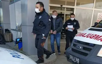 Trafikte aracıyla dehşet saçtı: 1’i polis 2 yaralı
