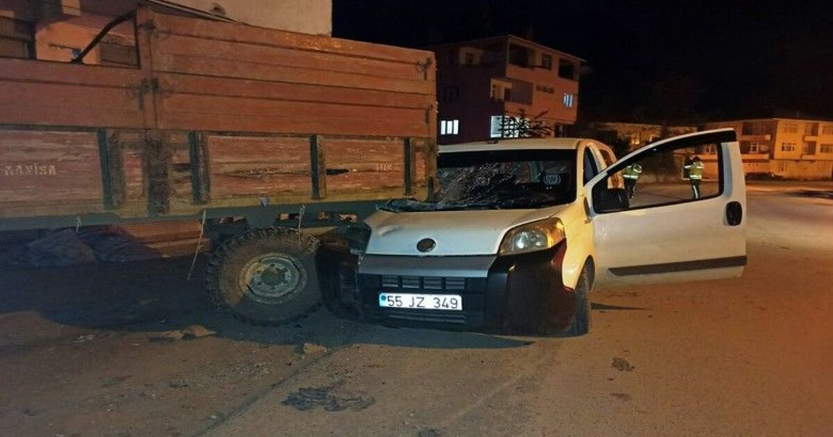 Direksiyon Hakimiyetini Kaybeden Sürücü Traktör Römorkuna Çarparak Durabildi