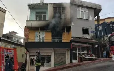 5 yaşındaki çocuk çakmakla oynarken evi yaktı, annesi gözyaşı içinde izledi
