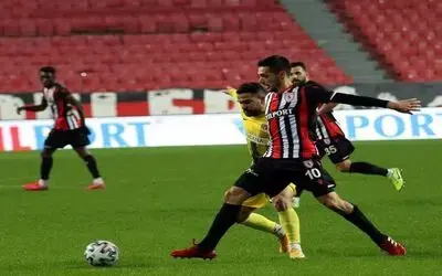 Samsunspor ve Nurullah Aslan geçen sezonki formunu aratıyor
