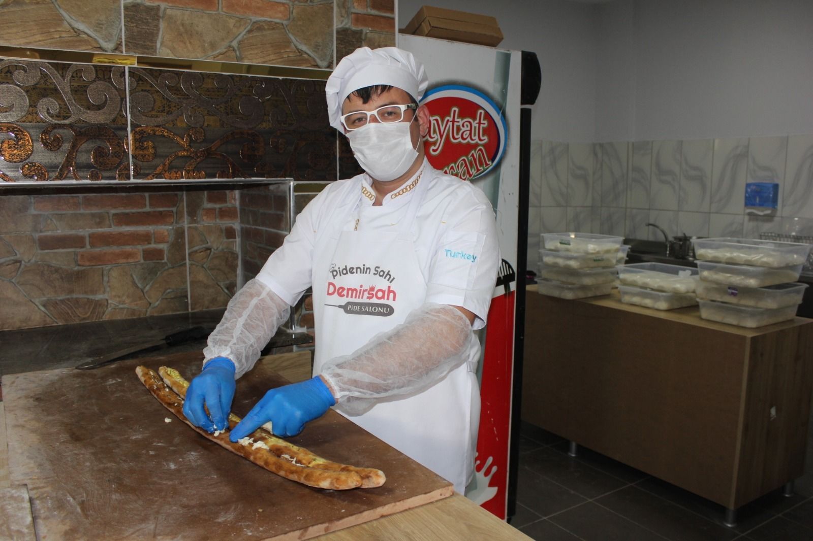 Pidenin sahi demirsah pide salonu yasin usta ile hizmetinizde 2dcb1219