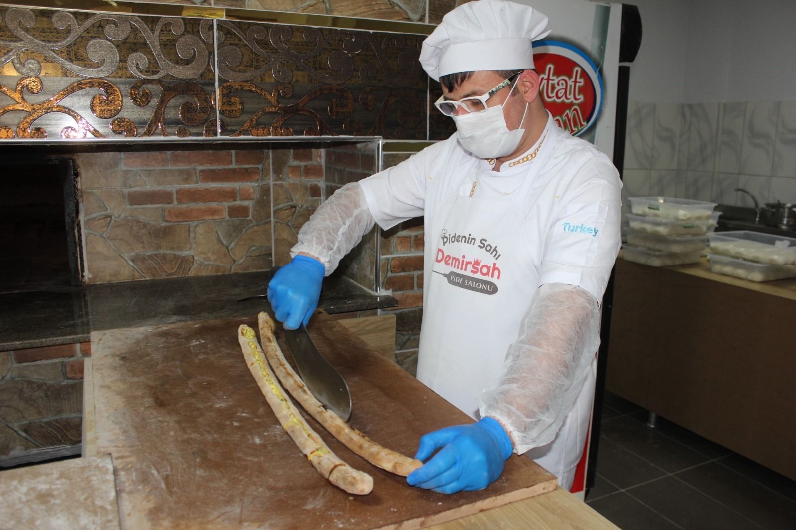 Pidenin sahi demirsah pide salonu yasin usta ile hizmetinizde 496ddc17