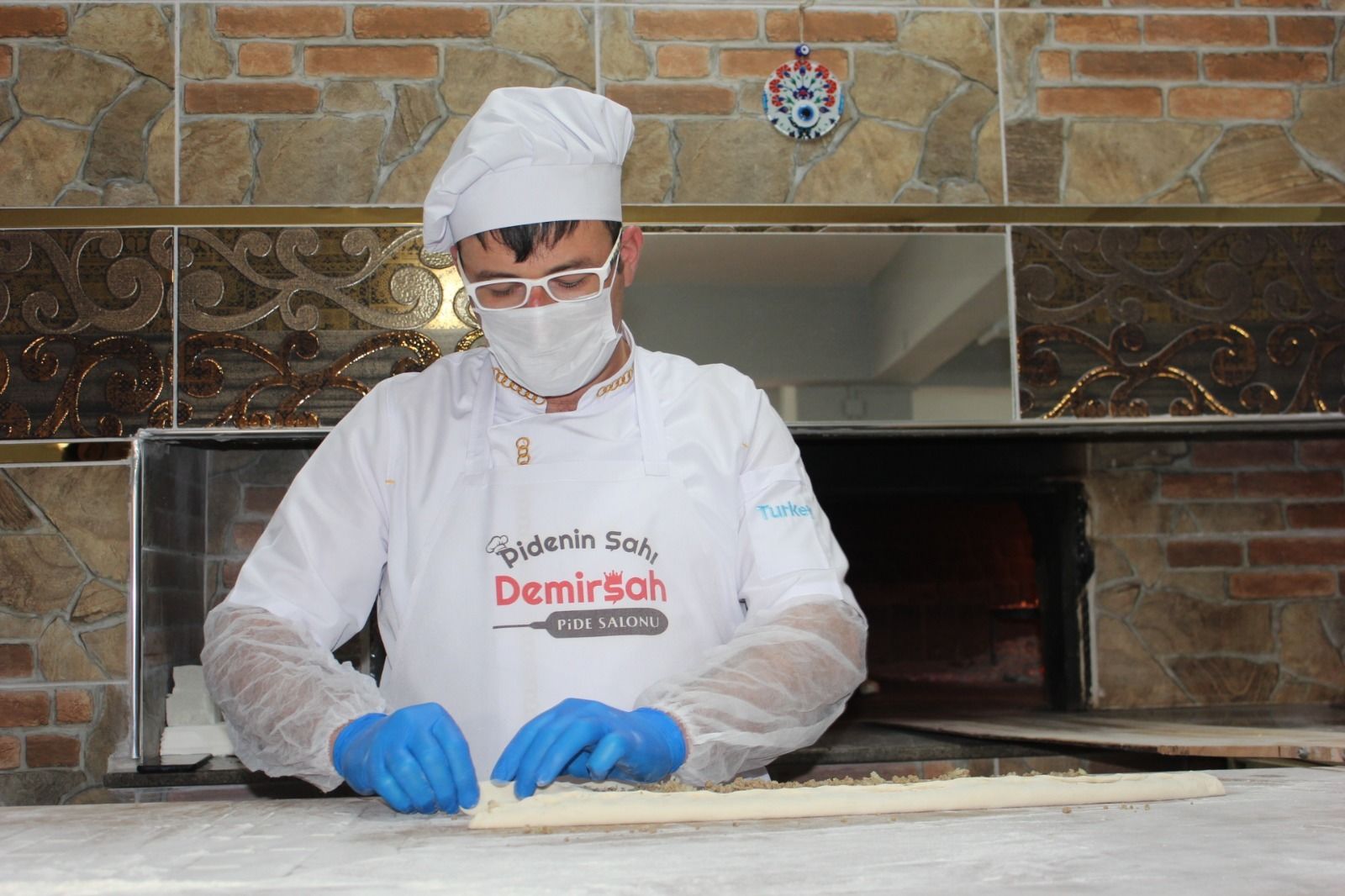 Pidenin sahi demirsah pide salonu yasin usta ile hizmetinizde 8ec7284a
