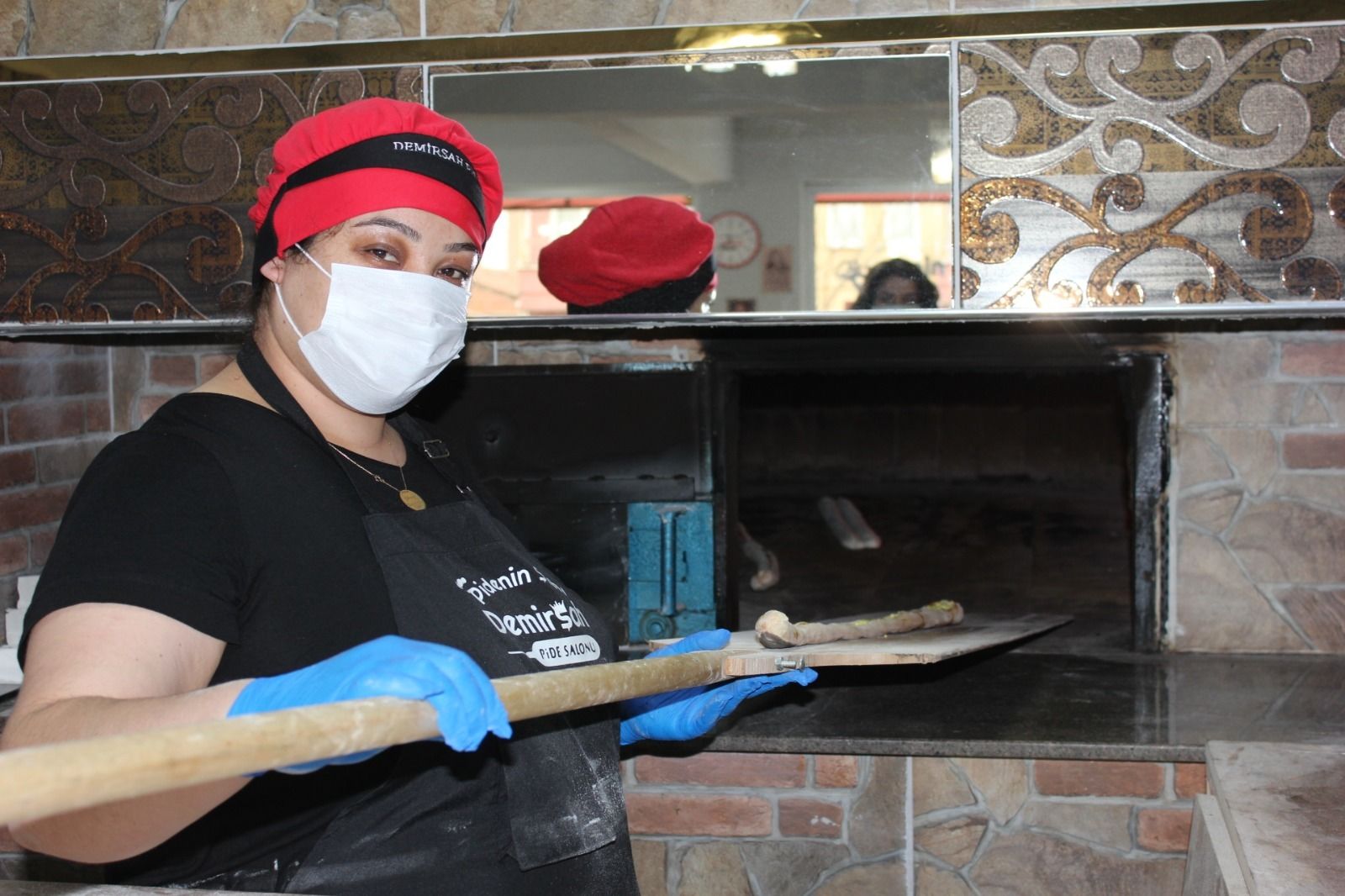 Pidenin sahi demirsah pide salonu yasin usta ile hizmetinizde e5c5d910