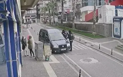 Vatandaşa yumruk atan polise soruşturma