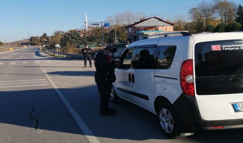 Alaçam'da HES kodu uygulaması - Samsun Alaçam İlçe Jandarma Komutanlığı trafik ekipleri tarafından salgınla etkin mücadele kapsamında HES kodu uygulamalarına devam ediliyor.