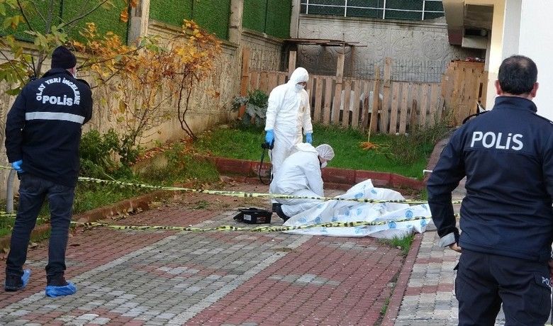Samsun’da din görevlisi 5.kattan düşerek hayatını kaybetti - Samsun’da İl Müftülüğü’nde memur olarak çalışan bir kişi, evinin 5. katındaki pencereden düşerek hayatını kaybetti.