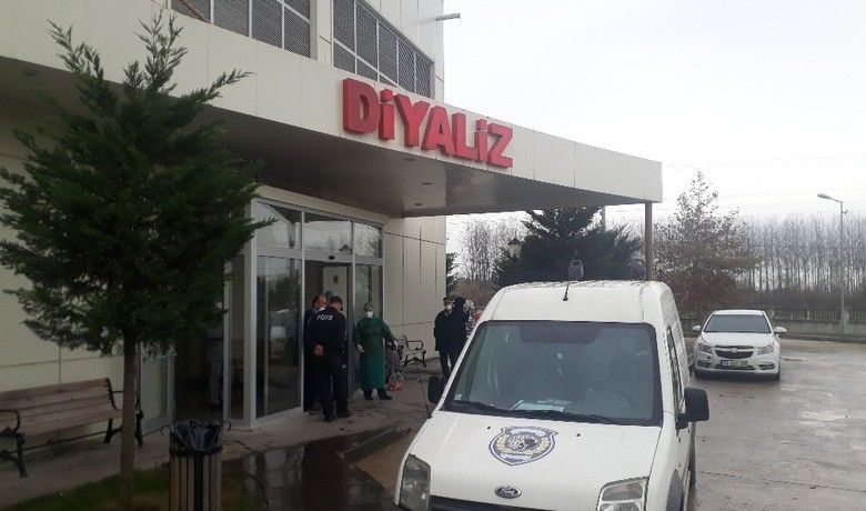 Hastaneyi benzinle yakmakisteyen şahıs tutuklandı - Samsun’un Terme İlçe Devlet Hastanesi’nde tartışma çıkartarak 12 hastanın ve sağlık çalışanlarının bulunduğu diyaliz merkezini benzin döküp yakmak isteyen şahıs çıkarıldığı mahkemece tutuklandı.
