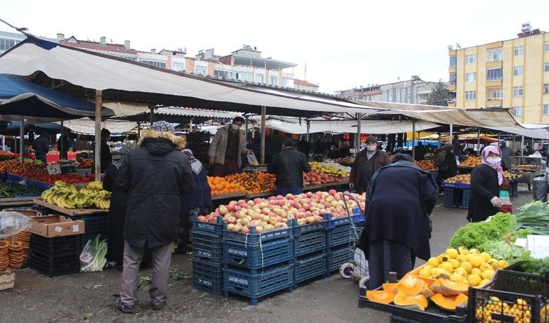 Pazaryerinde ürünler tezgahta kalıyor
 - Samsun’un Çarşamba ilçesi Batı Yakasında bulunan pazar yerlerindeki vatandaşlar satılan sebze-meyvelerin fiyatlarından yakındı.