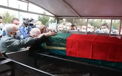 Koronaya yenik düşen doktora gözyaşı