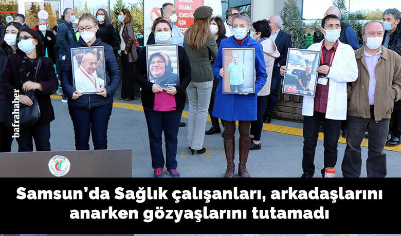 Sağlık çalışanları, arkadaşlarınıanarken gözyaşlarını tutamadı