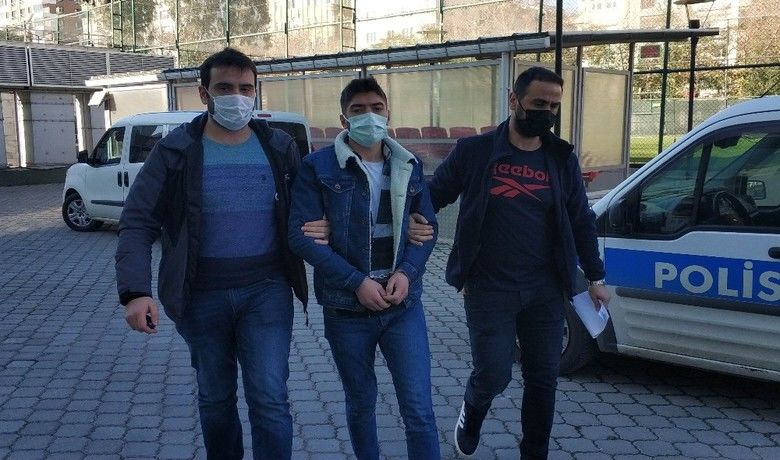 Samsun’da silahla yaralamaşüphelisi polise teslim oldu - Samsun’da bir kişiyi tabancayla vurarak yaraladığı iddia edilen genç polise teslim oldu ve çıkarıldığı mahkemece tutuklandı.