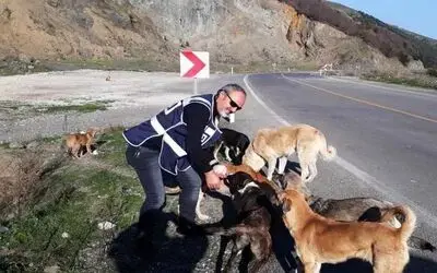 Samsun polisi sokak hayvanlarını unutmadı
