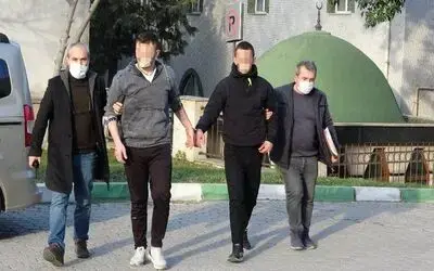 Tıraş olmak için berber önünde bekleyen yabancı uyruklu gencin 18 bin lirasını gasp ettiler

