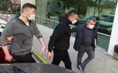 Tıraş olmak için berber önünde bekleyen gencin 18 bin lirasını gasp edenler tutuklandı
