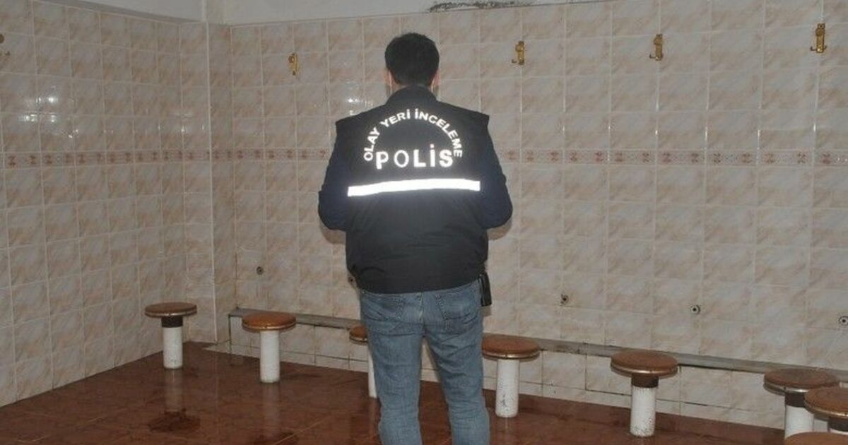 Caminin musluklarını çaldılar
