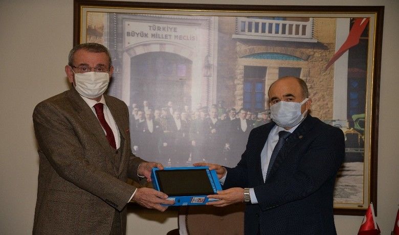 TOBB ve Samsun TSO’dan eğitime tablet desteği
 - Türkiye Odalar ve Borsalar Birliği (TOBB) ve Samsun Ticaret ve Sanayi Odası (TSO) tarafından temin edilen 120 adet tablet, ihtiyaç sahibi öğrencilere dağıtılmak üzere Samsun Valisi Doç. Dr. Zülkif Dağlı’ya teslim edildi.
