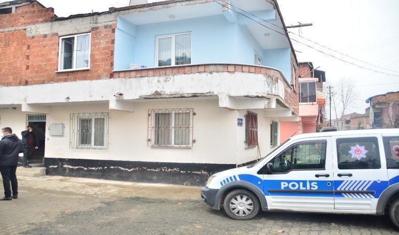Samsun’da yaşlı kadın evinde ölü bulundu
 - Samsun’da yalnız yaşayan 67 yaşındaki kadın, kızı tarafından evinde ölü olarak bulundu.