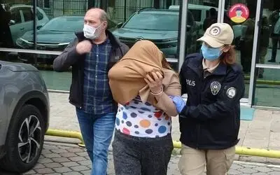 Ziyaretine gittikleri yaşlı kadına para verip "bereketli olsun diye paranın yanına koy" diyerek 5 bin lira çaldılar
