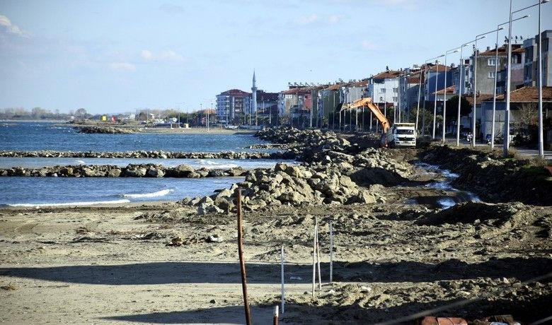 Yakakent’e dalgakıran
 - Samsun’un Yakakent ilçe sahiline dalgakıran yapılmaya başlandı. Yapılacak 7 dalgakıran, ilçe merkezini hırçın Karadeniz’in tehdidinden koruyacak.