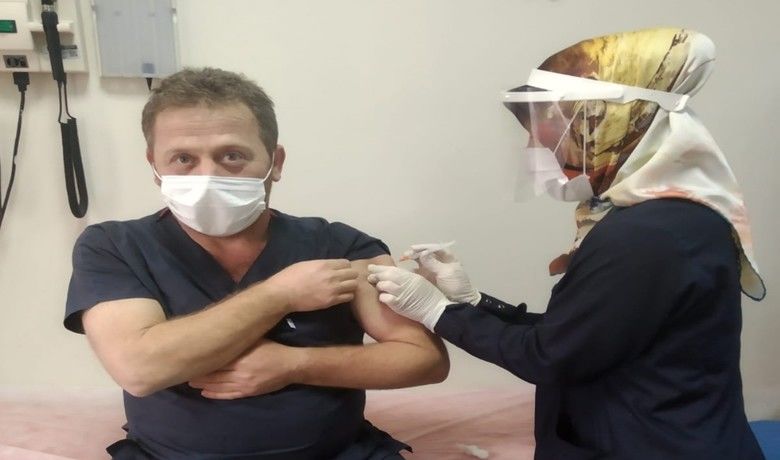 Alaçam’da ilk aşılar uygulamaya başlandı
 - Samsun Alaçam Devlet Hastanesi’nde görev yapan sağlık çalışanları Kovid-19 aşılarının ilk dozunu aldı. İki doz şeklinde uygulanacak aşılamanın ikinci dozu ise 28 gün sonra vurulacak.