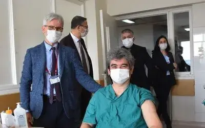 OMÜ Tıp’ta sağlık çalışanları için aşılama başladı

