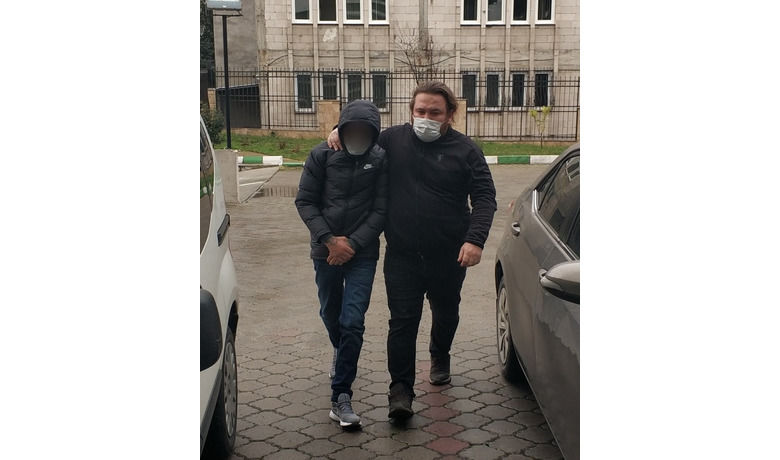 Uyuşturucu ticaretinden adliyeye sevk edildi
 - Samsun’da uyuşturucu ticareti suçundan gözaltına alınan bir kişi adliyeye sevk edildi.