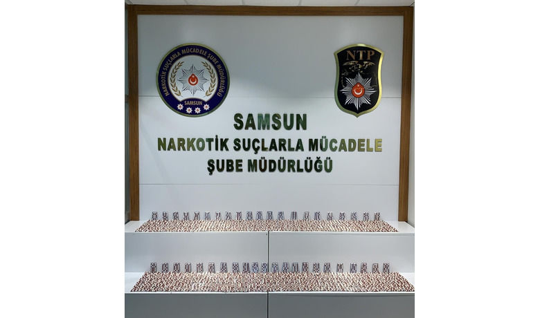 Samsun’da 6 bin 892 adetuyuşturucu hap ele geçirildi: 6 gözaltı - Samsun’da narkotik polisi tarafından düzenlenen uyuşturucu operasyonunda 6 bin 892 adet uyuşturucu sentetik ecza ele geçirilirken, olayla ilgili 6 kişi gözaltına alındı.