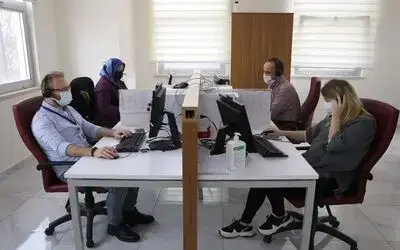 Eğitimciler ve sağlıkçılar koronaya karşı omuz omuza
