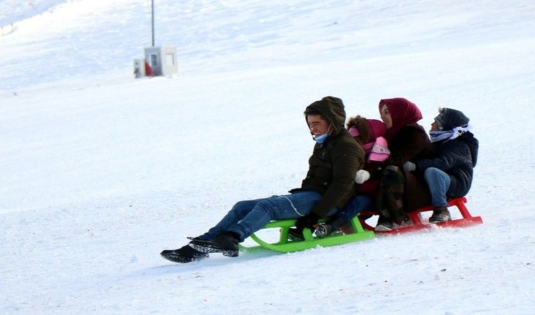 Akdağ Kayak Merkezi’nde kar sevinci
 - Samsun’un Ladik ilçesinde bulunan Akdağ Kayak Merkezi’nde kış sporları sevenler karın keyfini çıkarıyor.