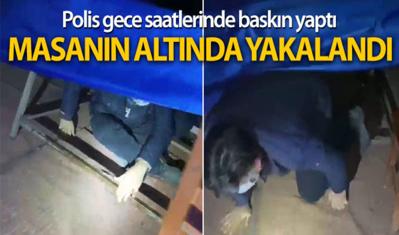 Polisi görünce masanın altında saklandı - Hatay’da kumar oynanan iş yerine yapılan baskında bir kişi masanın altına gizlenirken polis tarafından yakalandı. İş yerindeki 16 kişiye toplam 50 bin 400 TL idari yaptırım uygulandı.