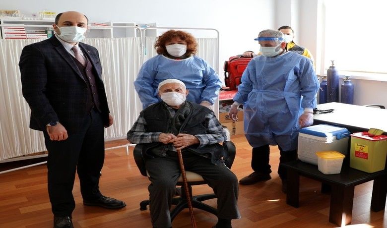 Huzurevi sakinlerine korona aşısı
 - Samsun Büyükşehir Belediyesi Huzurevi Yaşlı Bakım ve Rehabilitasyon Merkezi’nde Sağlık İl Müdürlüğü tarafından korona virüs (Kovid-19) aşısı yapıldı. 52 huzurevi sakini ile 22 personelin tamamı aşı oldu.