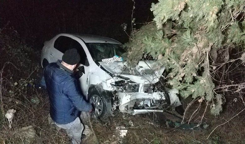 İki otomobilin çarpıştığı ve 8 kişinin yaralandığı kaza kamerada
