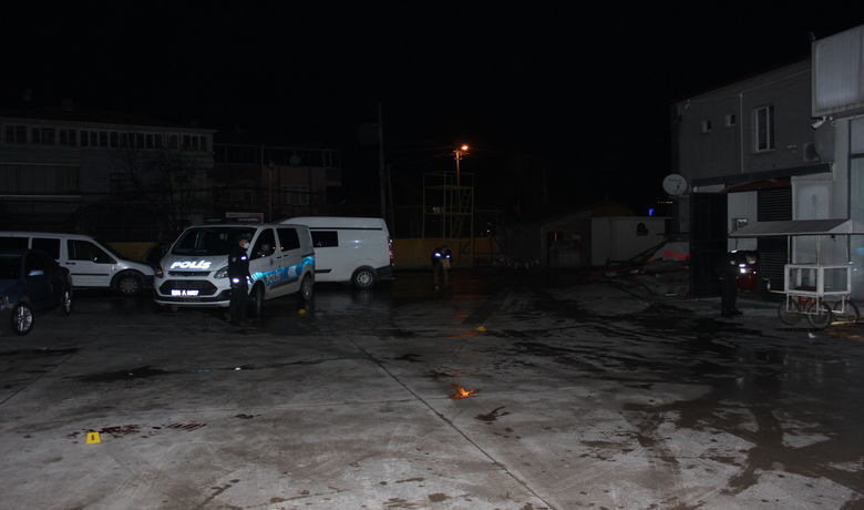 Petrol Ofisinde Bıçaklı Kavga:1 Yaralı