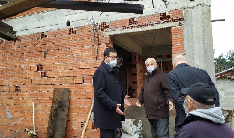 Evi yanan vatandaşa kaymakamlıktan ev yardımı
 - Samsun’un Alaçam ilçesinde 5 ay önce evi yanan vatandaşı ziyaret eden Kaymakam Fikret Zaman, mağdur olan ailenin yanında olduklarını söyledi.