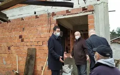 Evi yanan vatandaşa kaymakamlıktan ev yardımı
