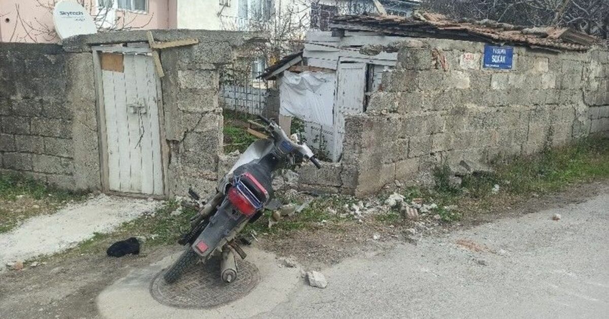 Polisin ’dur’ ihtarına uymayan motosiklet sürücüsü duvara çarptı
