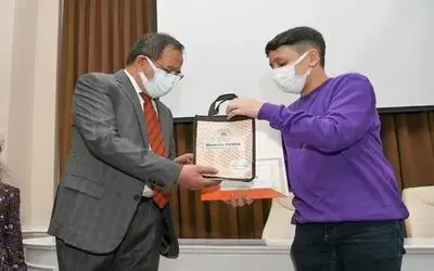 Başkan Demir öğrencileri ödüllendirdi
