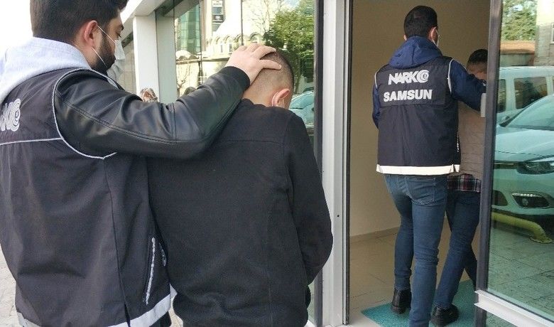 Samsun’da uyuşturucu ticaretinden4 kişi tutuklandı - Samsun’da uyuşturucu ticareti suçundan gözaltına alınan 4 kişi çıkarıldıkları mahkemece tutuklandı.