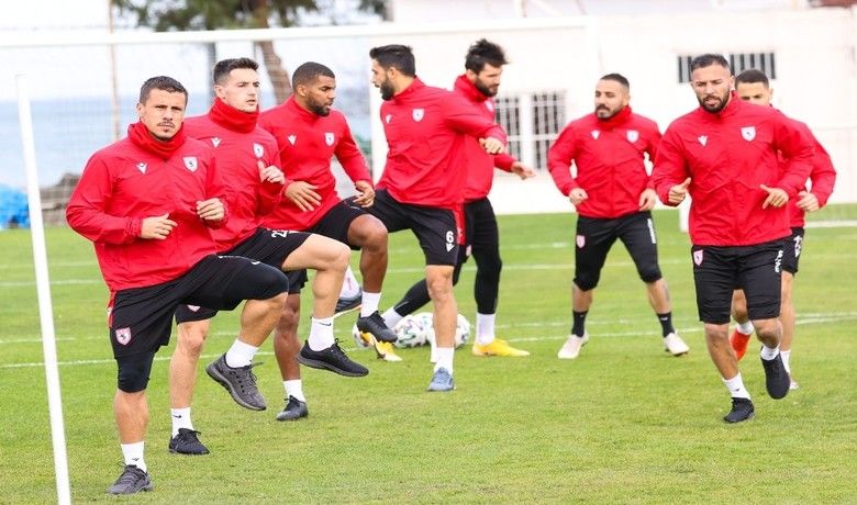 Samsunspor 6 oyuncu transferetti 8 oyuncuyu da gönderdi - Devre arası transfer dönemini oldukça hareketli geçiren Samsunspor 6 yeni futbolcu ile sözleşme imzalarken, 8 futbolcusunu ise başka takımlara gönderdi.