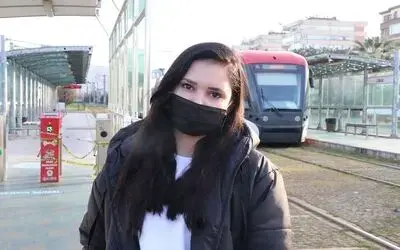 Tramvay istasyonunda bayılan o kız konuştu: "Şu anda şans eseri hayattayım"

