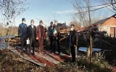Rüzgardan çatısı uçan evlerde zarar tespit çalışmaları
